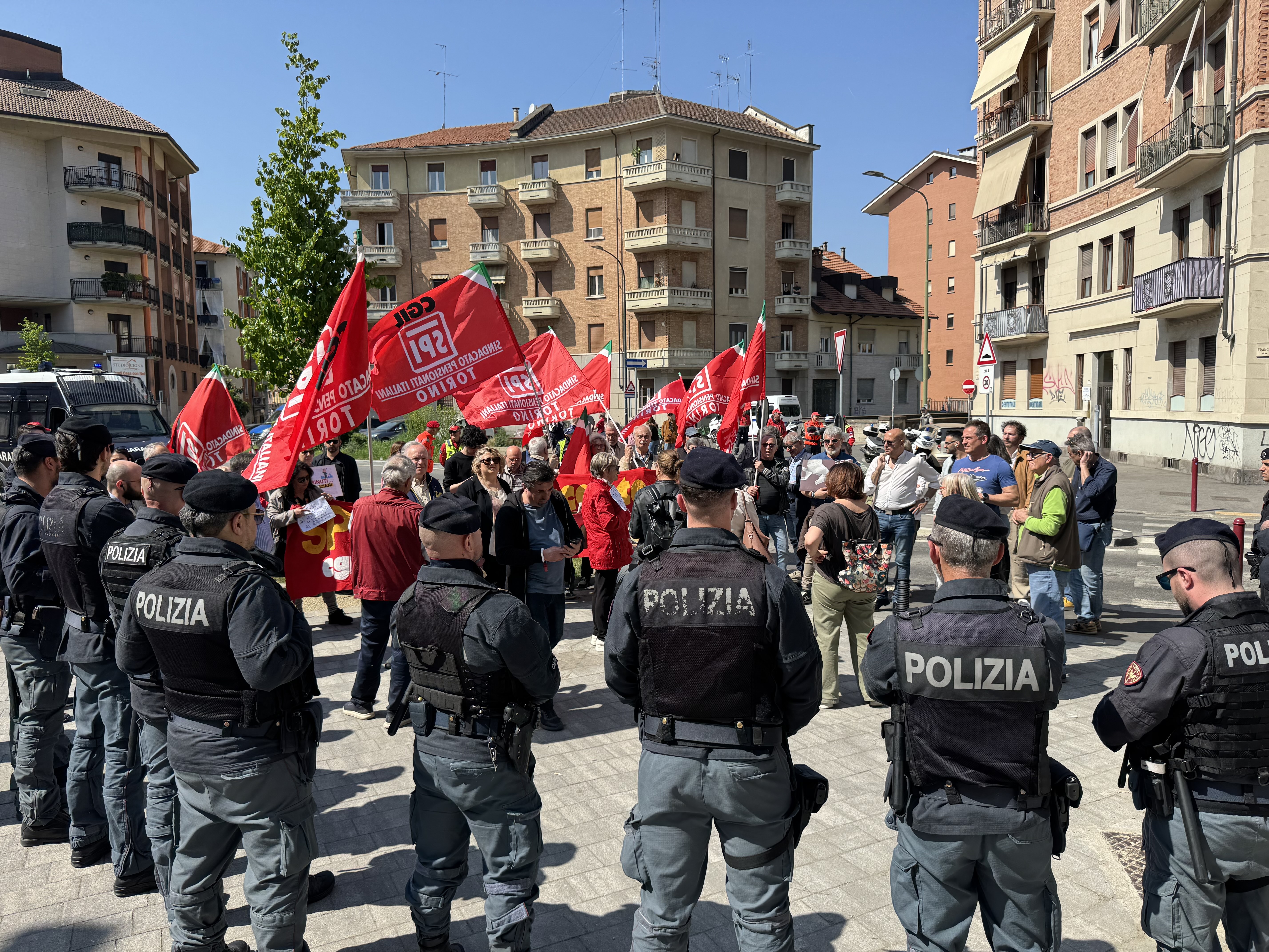 Casa di Comunit&agrave;: inaugurazione militarizzata.  Un atto di propaganda del centro destra 